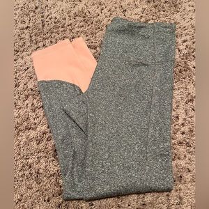 Gaiam Women’s leggings in heathered gray and coral pink size‎ XS with pockets